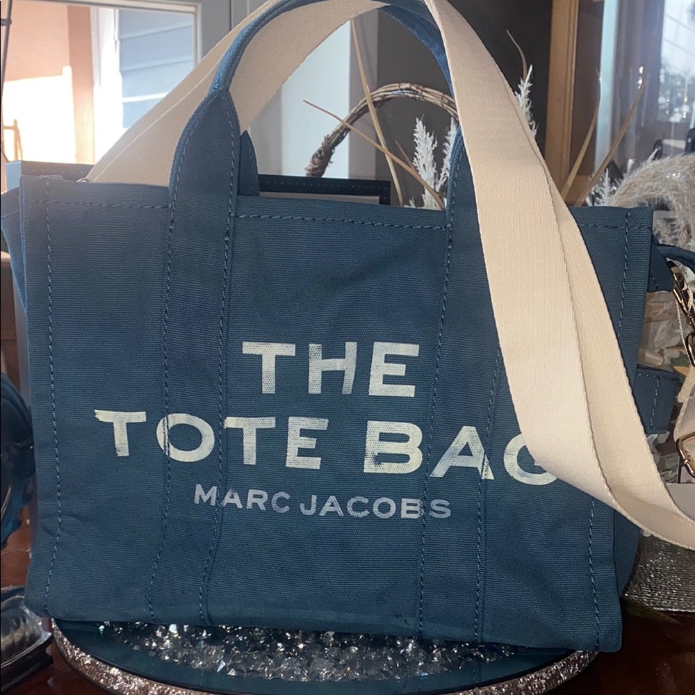Marc Jacobs Blue and Cream Tote Bag with Elegant Design and cream strap - Picture 1 of 10